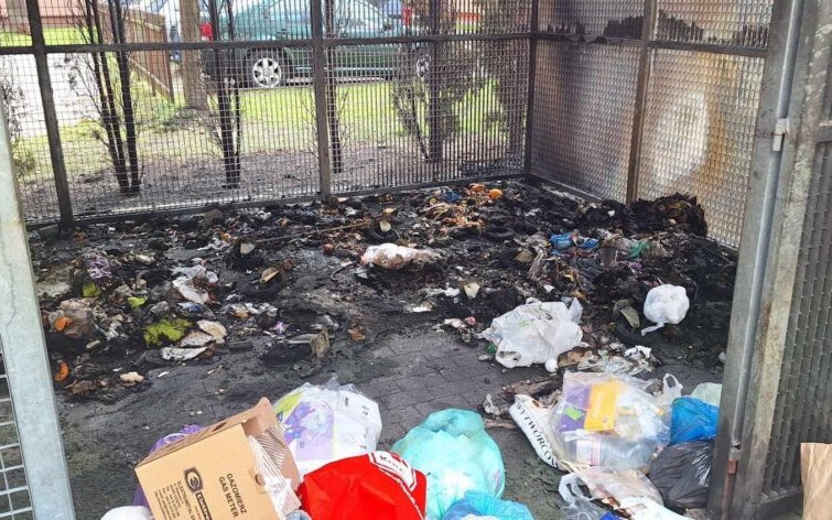 Oświęcim. Podpalenia altan śmietnikowych